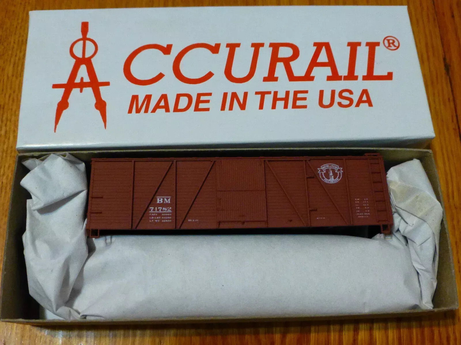 Accurail HO #7014.1 (40′ OB wd box 6 pnl) B&M