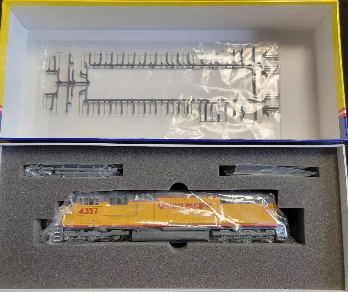 Athearn Genesis G6168 HO Scale SD70MAC Union Pacific UP 4357
