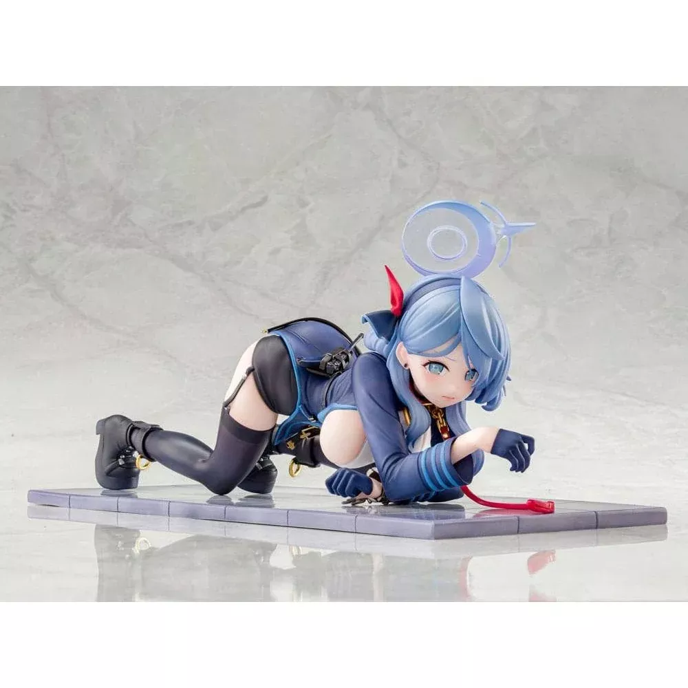Blue Archive PVC Statue 1/7 Ako Memorial Lobby Ver. 23cm
