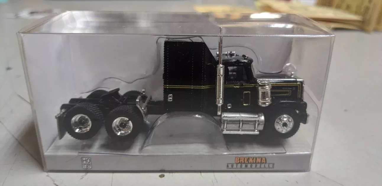 Brekina 85776 HO Scale 1980 GMC General Tractor/Semi Silver and Gold