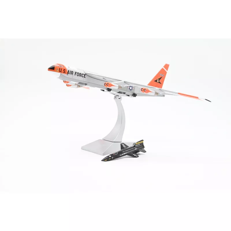 Corgi 1:144 Scale AA33504 Boeing NB-52B w/Research Aircraft Edwards AFB - Boxed