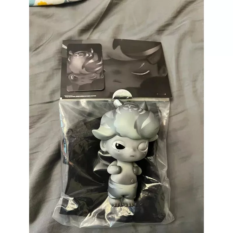 DIMOO Silver Tiger Limited Figure