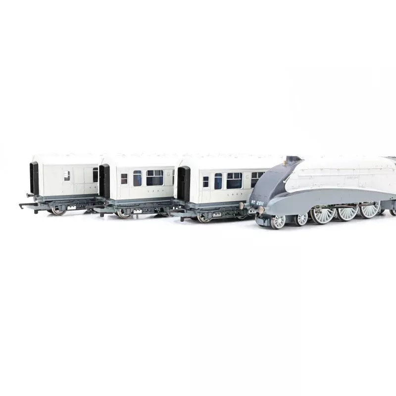 Hornby OO Gauge R2278M 'The Silver Jubilee' Train Pack - Boxed