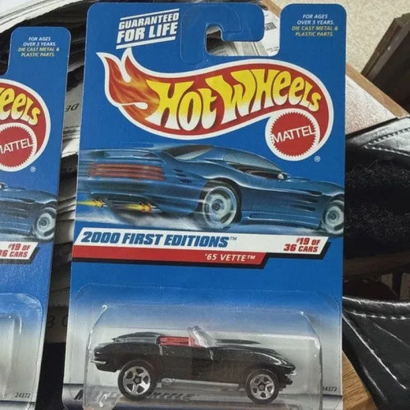 Hot Wheels #079 | '65 Vette (Metallic Black) | 2000 First Editions (damaged card)