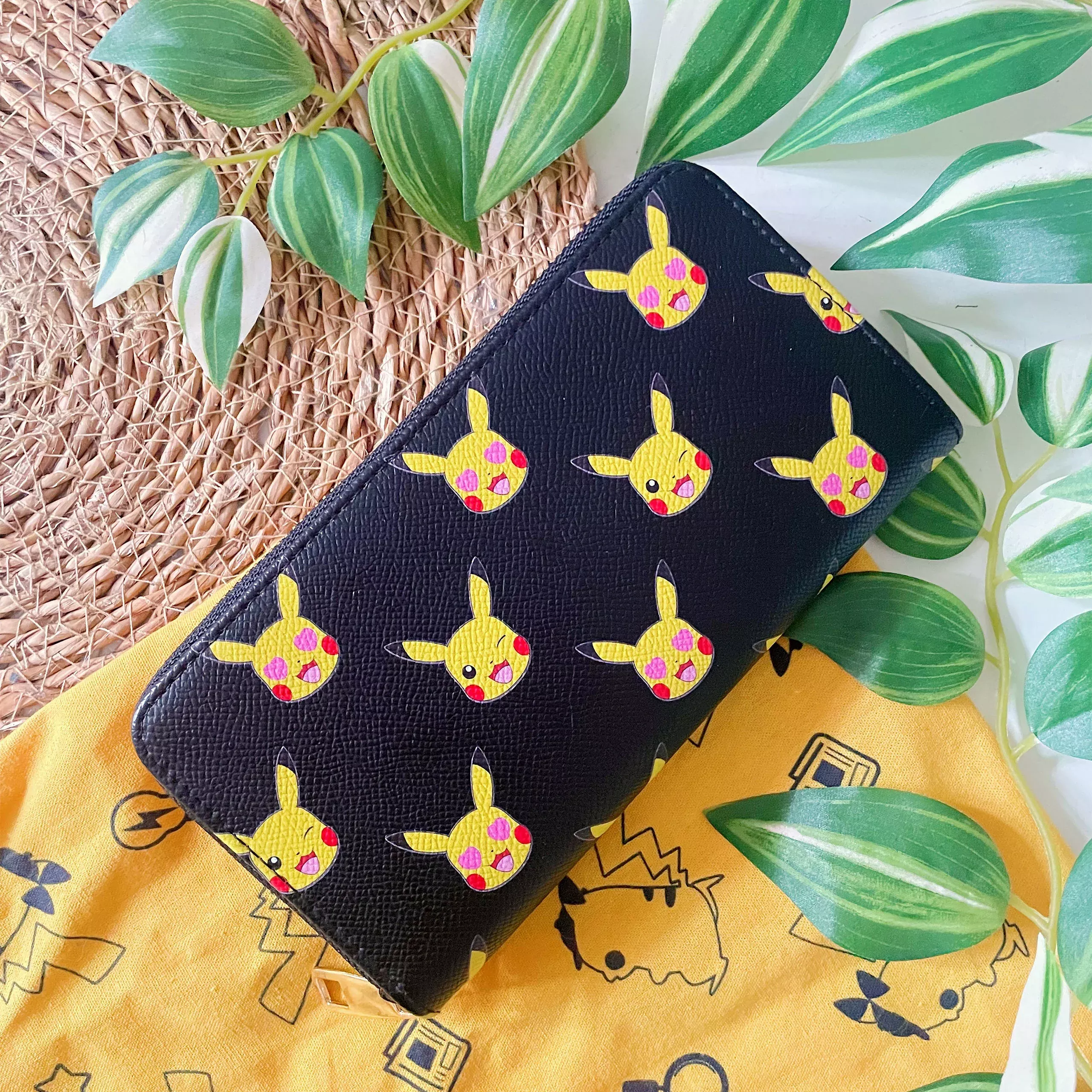 Pokemon - Pikachu Emotes Wallet