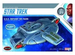 Polar Lights #952 1/1000 U.S.S Defiant NX-74205 Snap Assembly Kit