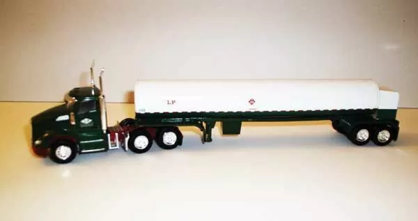 Trucks n Stuff TNS055 HO Scale Kenworth T680 with LP Tank Trailer