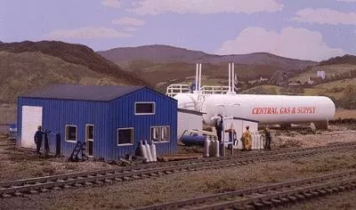 Walthers Cornerstone 933-3011 HO Scale Central Gas & Supply -- Kit